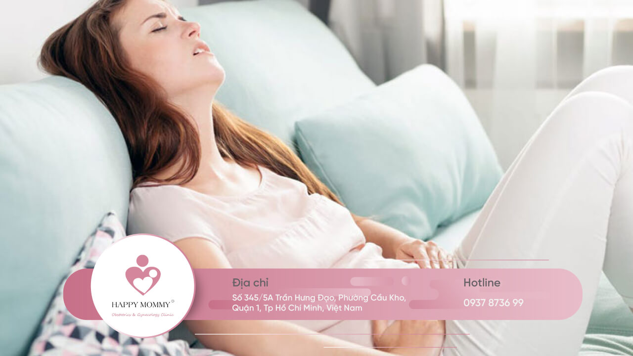 Lượng máu kinh bất thường là một trong những dấu hiệu niêm mạc tử cung mỏng